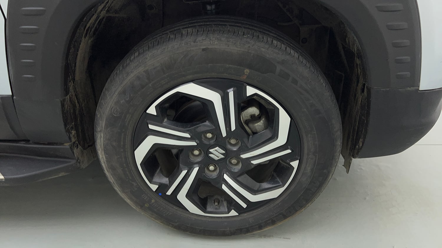Used 2023 Maruti Suzuki Brezza ZXi Plus AT Petrol Automatic tyres RIGHT FRONT TYRE RIM VIEW