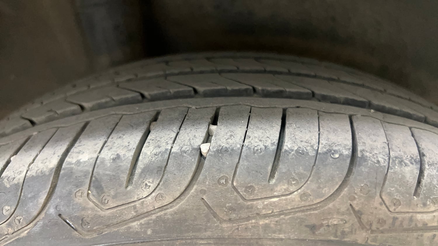 Used 2016 Honda City V Petrol Manual tyres RIGHT REAR TYRE TREAD VIEW