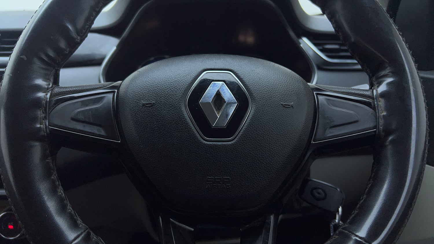 Used 2020 Renault Triber RXT Petrol Manual top_features Steering mounted controls