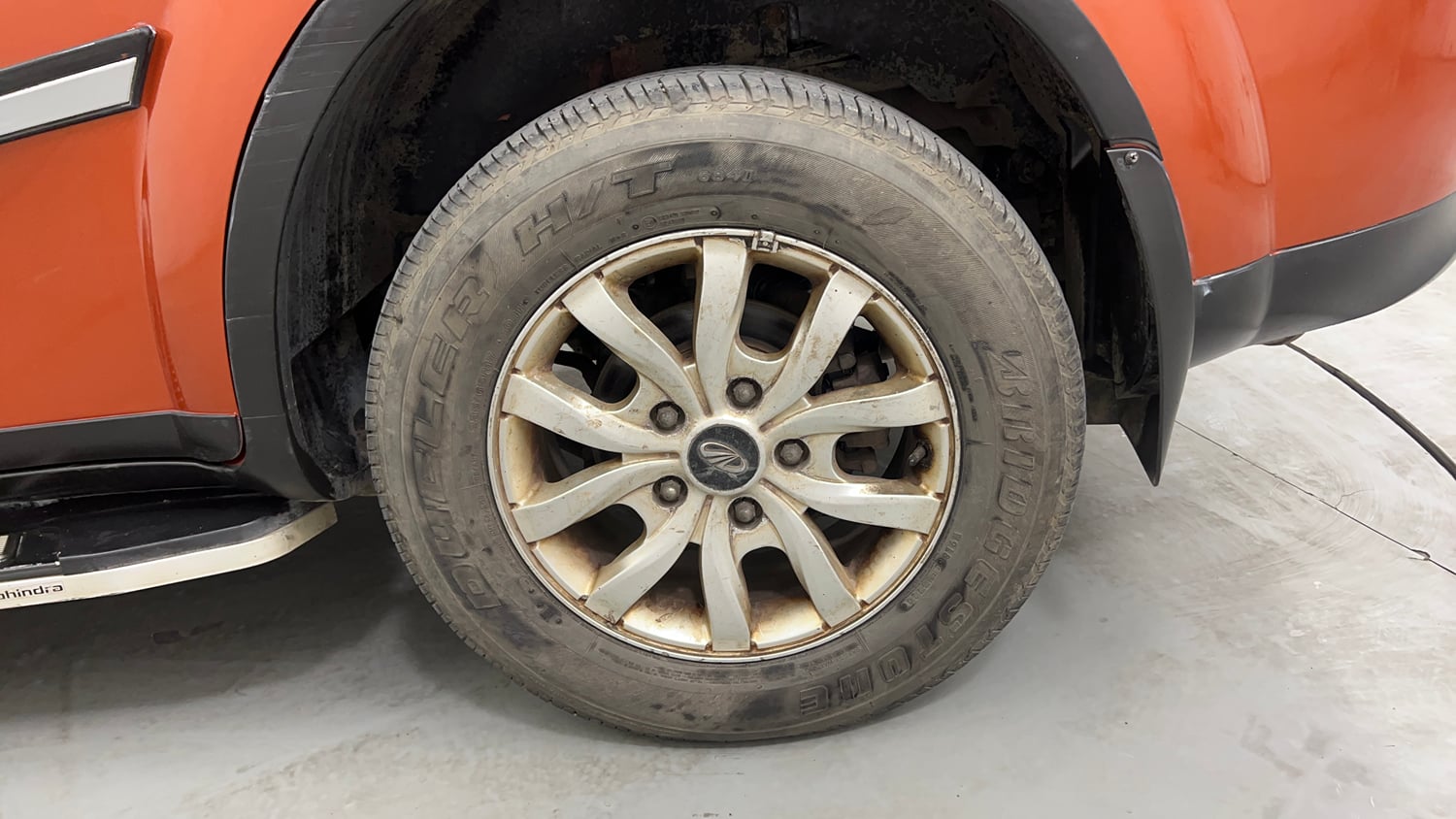 Used 2016 Mahindra XUV500 W10 AT Diesel Automatic tyres LEFT REAR TYRE RIM VIEW