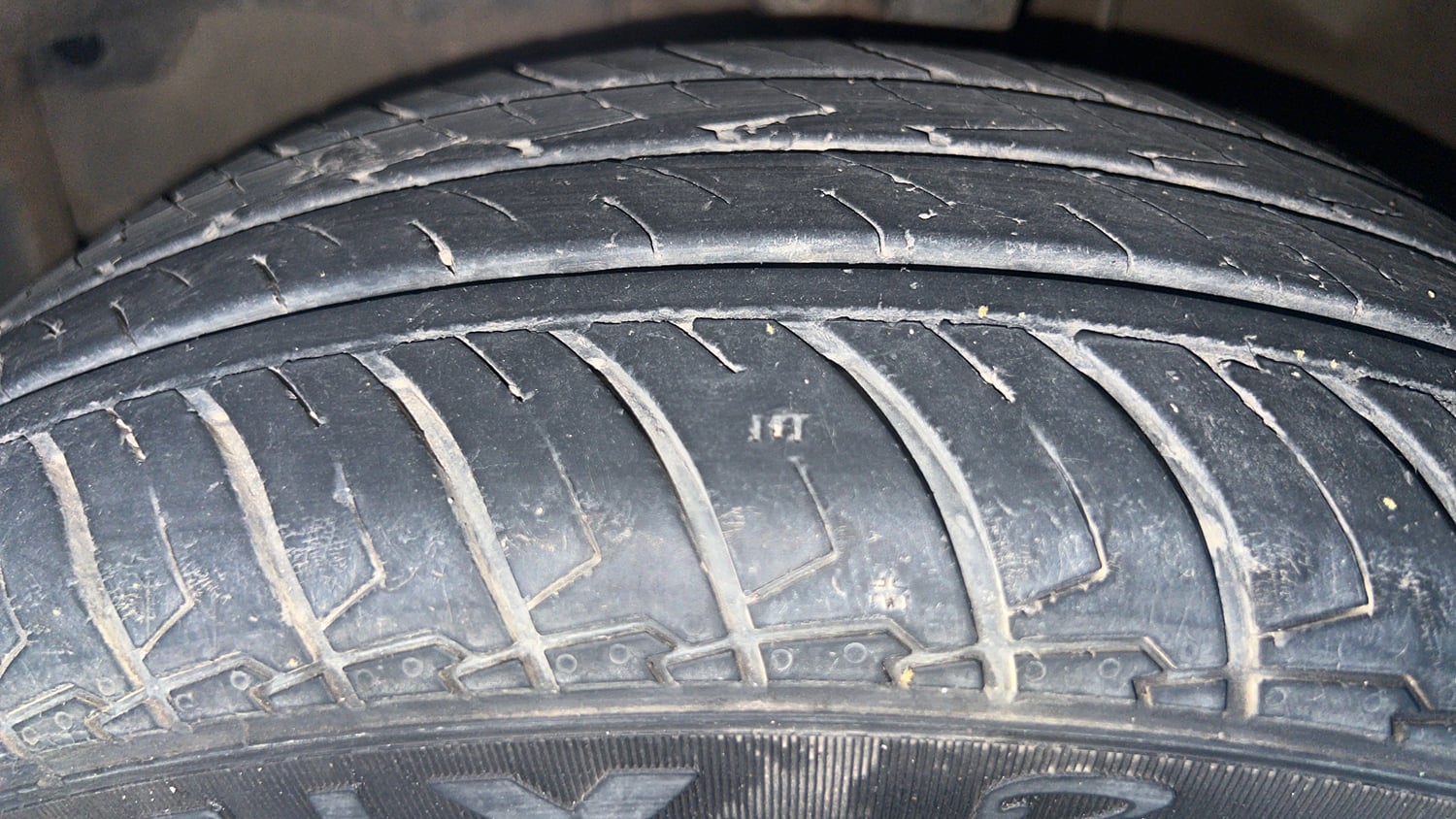 Used 2019 Honda Amaze 1.2 V CVT Petrol Petrol Automatic tyres LEFT FRONT TYRE TREAD VIEW