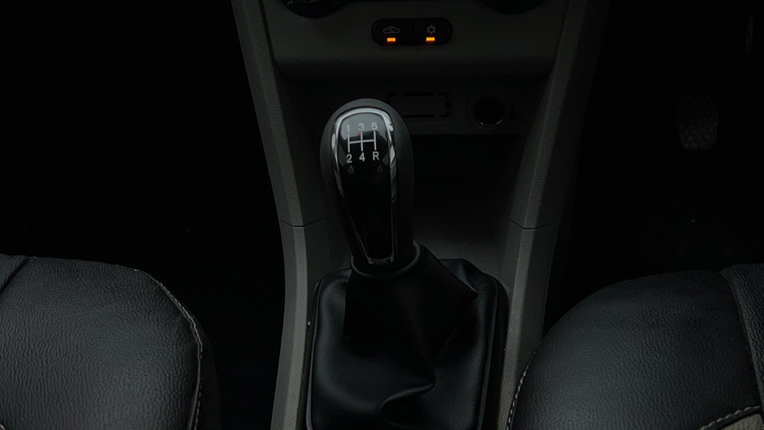 Used 2019 Tata Tiago Revotron XE Petrol Manual interior GEAR  KNOB VIEW