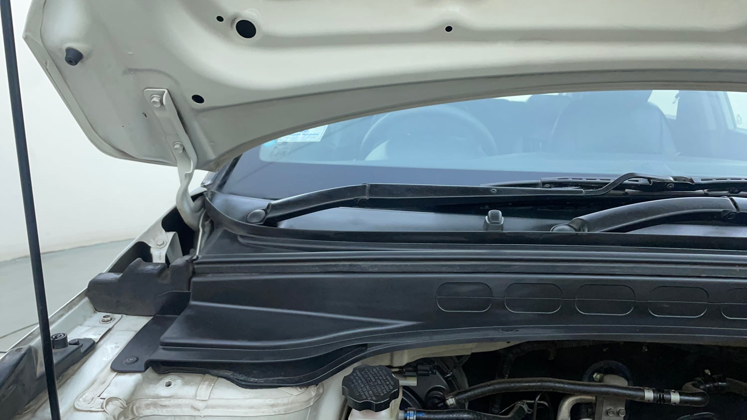 Used 2018 Hyundai Creta E Plus 1.6 Petrol Petrol Manual engine ENGINE RIGHT SIDE HINGE & APRON VIEW