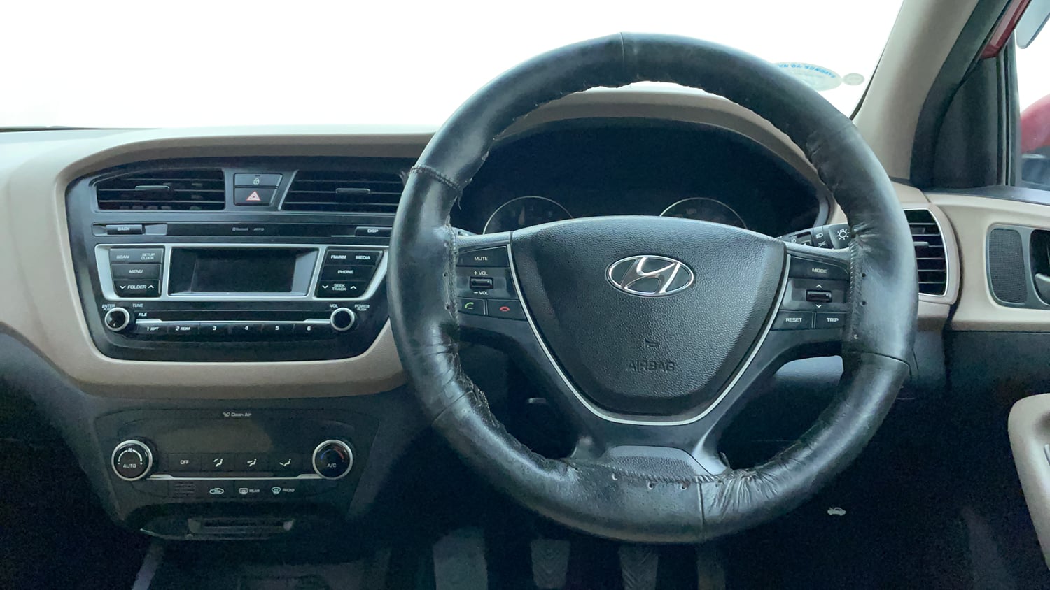 Used 2016 Hyundai Elite i20 Sportz 1.2 Petrol Manual interior STEERING VIEW