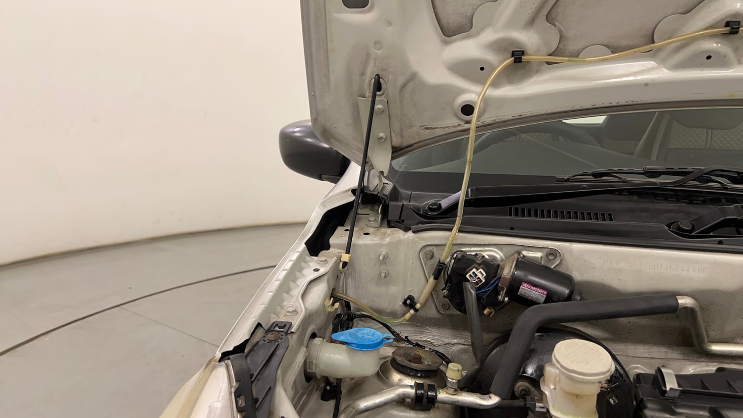 Used 2015 Maruti Suzuki Alto K10 VXi Petrol Manual engine ENGINE RIGHT SIDE HINGE & APRON VIEW