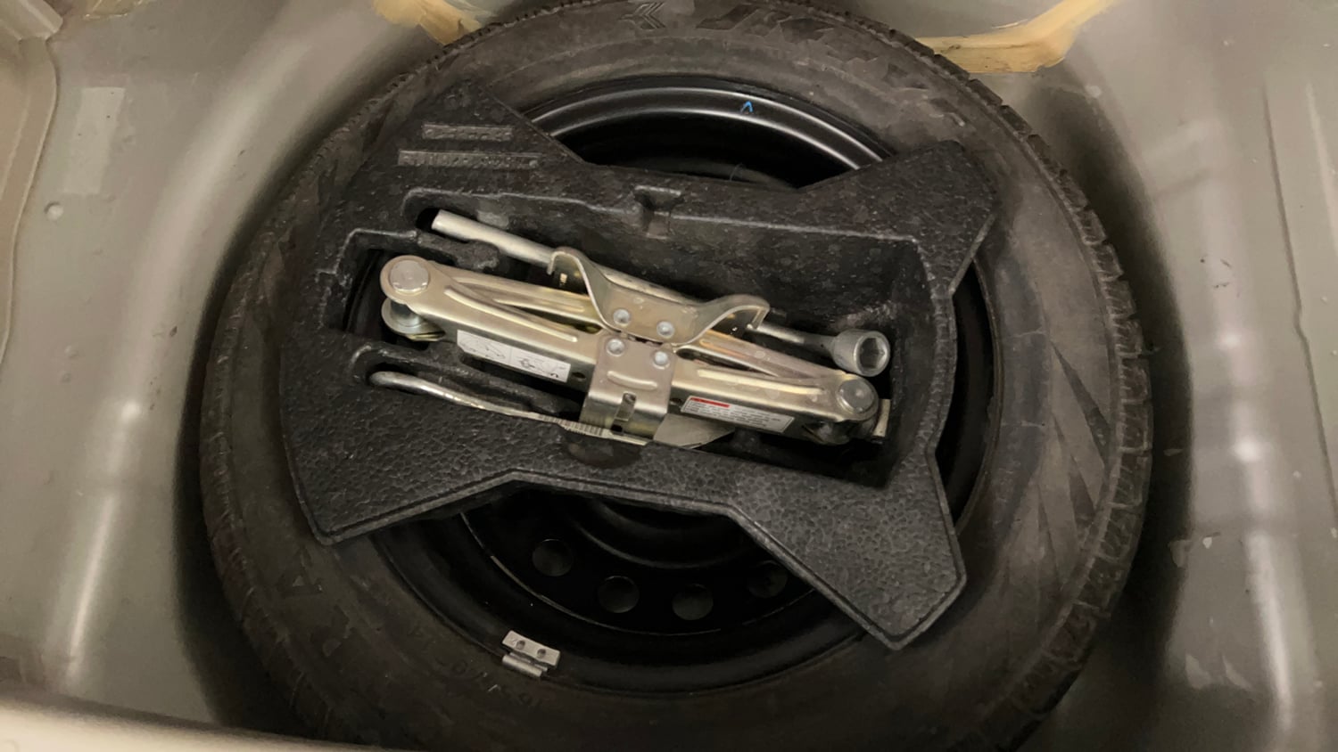 Used 2015 Maruti Suzuki Celerio VXi AMT Petrol Automatic tyres SPARE TYRE VIEW