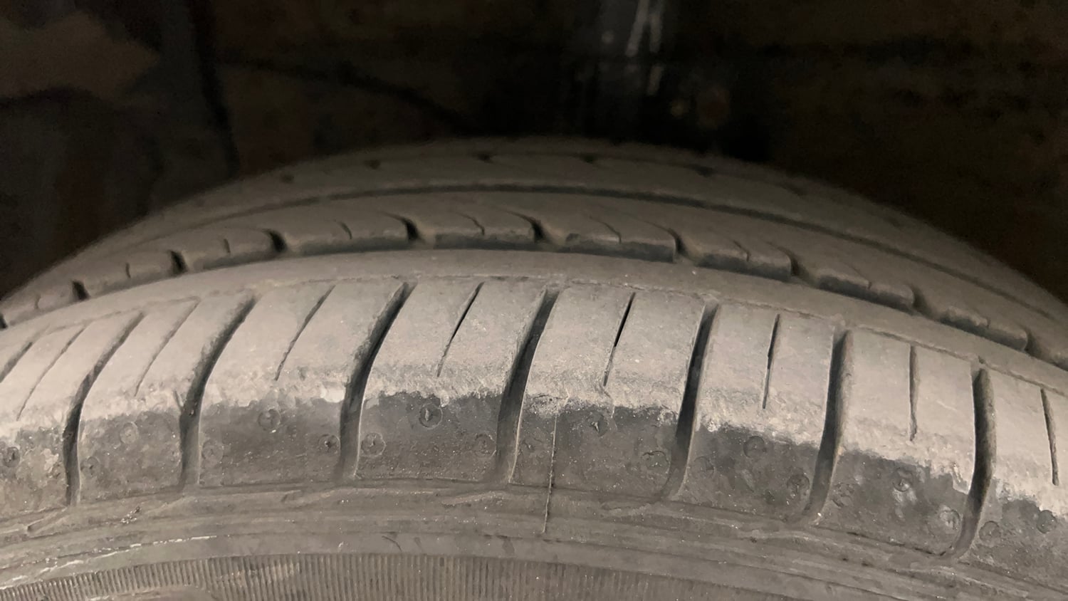 Used 2013 Maruti Suzuki Ertiga Vxi Petrol Manual tyres LEFT FRONT TYRE TREAD VIEW