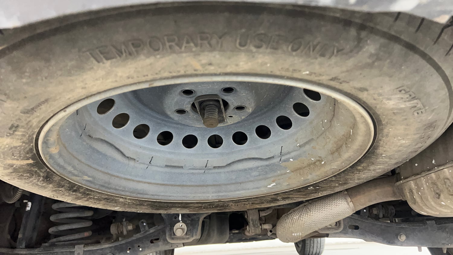 Used 2022 Mahindra XUV700 AX 7 Petrol AT 7 STR Petrol Automatic tyres SPARE TYRE VIEW
