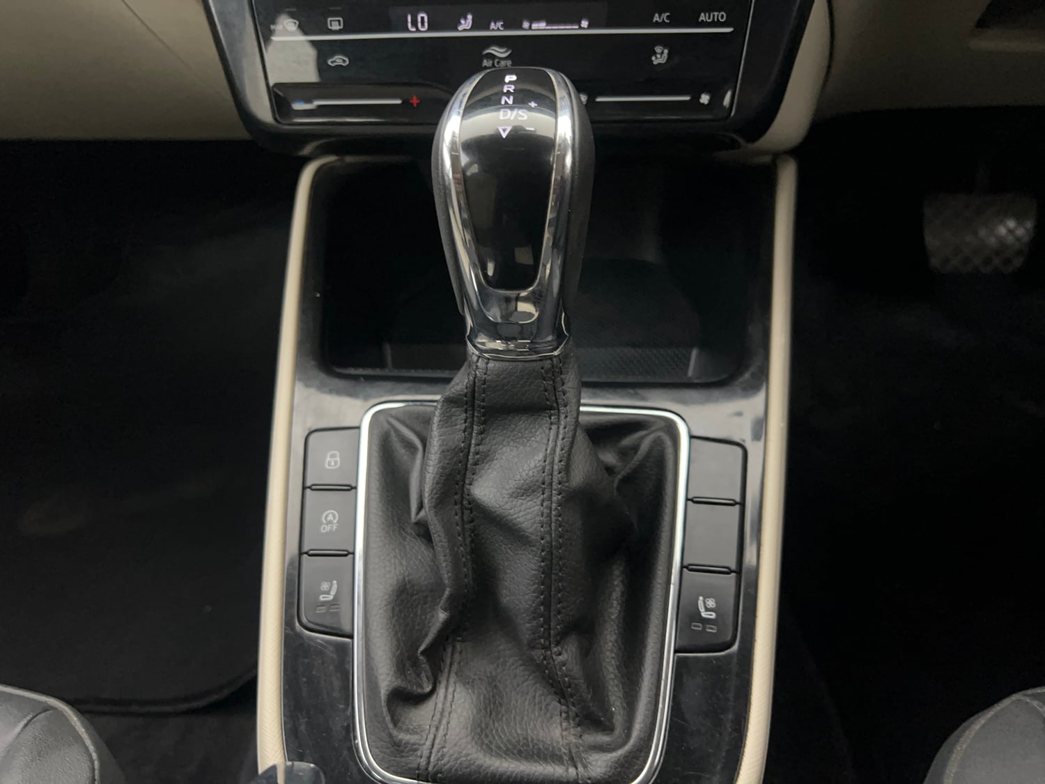 Used 2022 Skoda Slavia Style 1.0L TSI AT Petrol Automatic interior GEAR  KNOB VIEW
