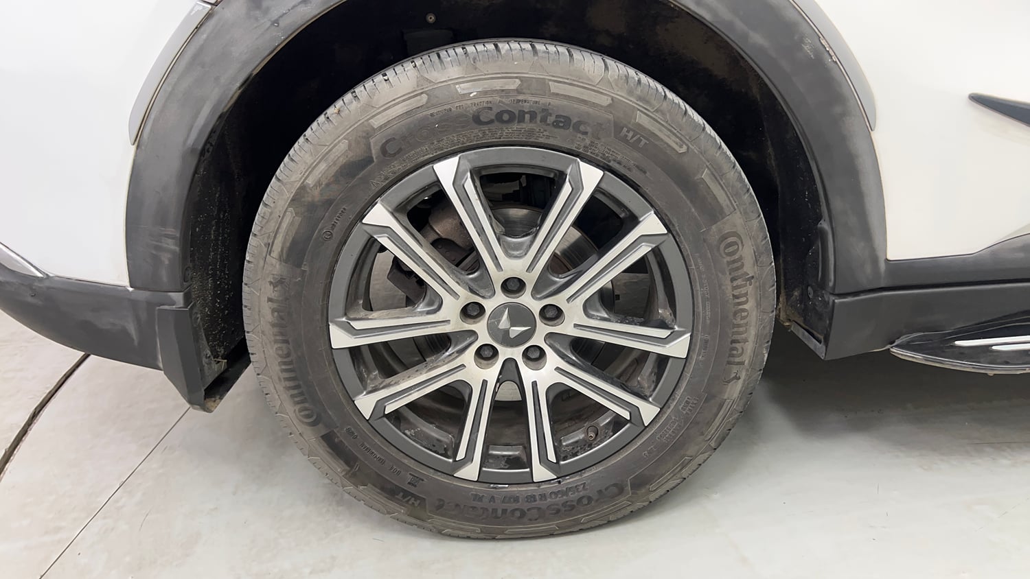 Used 2022 Mahindra XUV700 AX 7 Petrol AT 7 STR Petrol Automatic tyres RIGHT REAR TYRE RIM VIEW