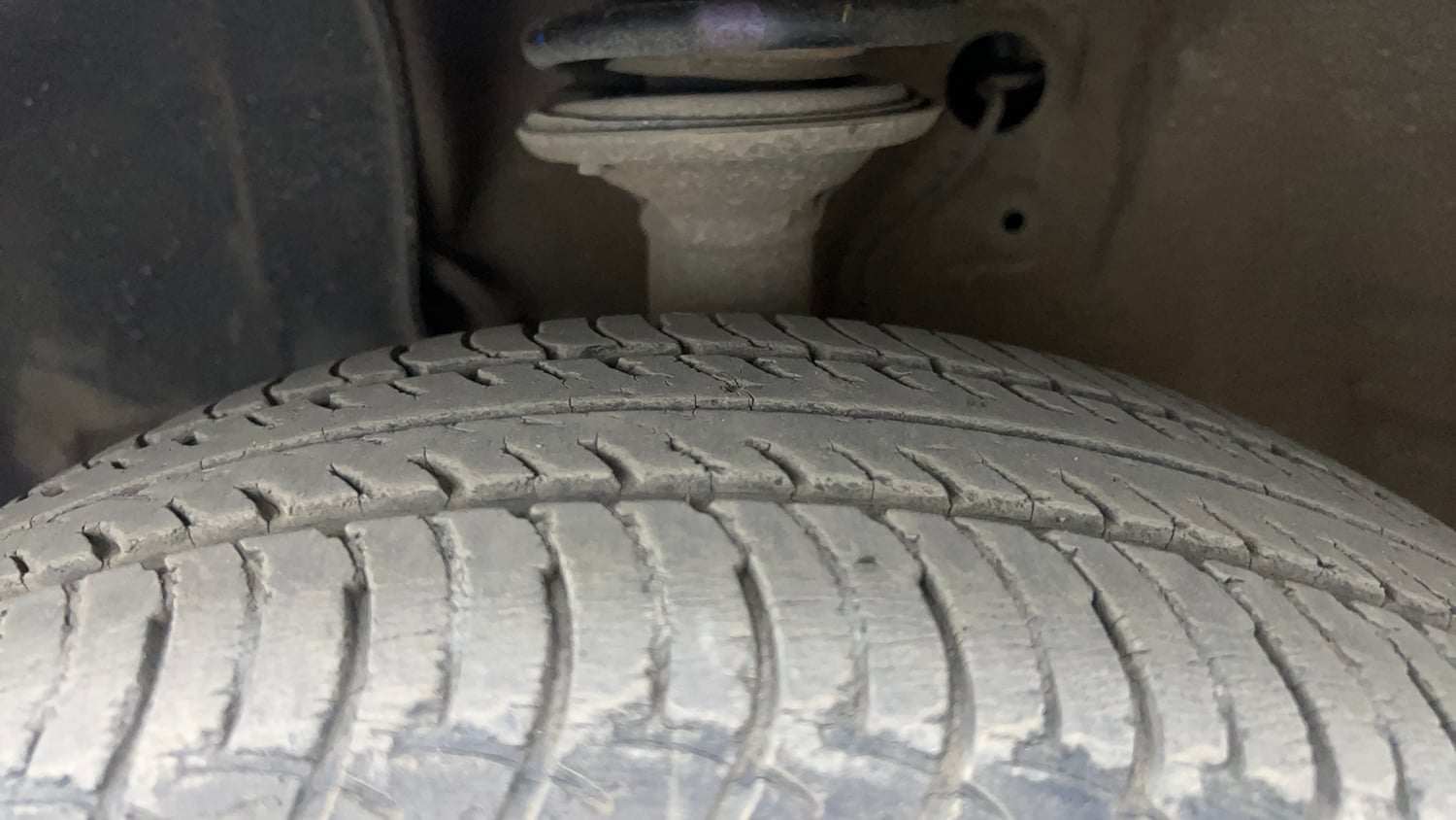 Used 2021 Maruti Suzuki Wagon R 1.0 VXi 1.0 Petrol Manual tyres LEFT FRONT TYRE TREAD VIEW