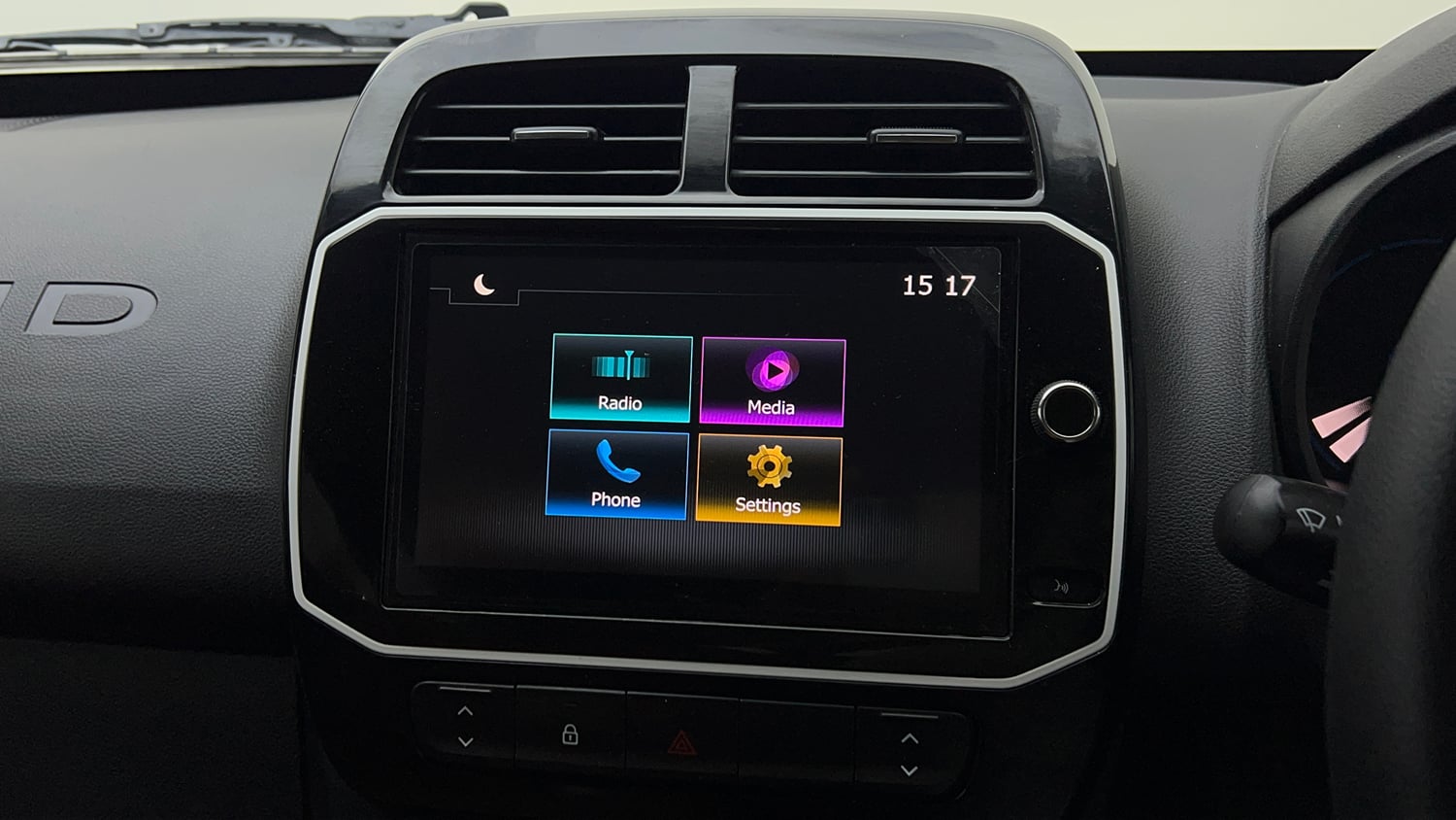 Used 2022 Renault Kwid Climber Dual Tone Petrol Manual top_features Integrated (in-dash) music system