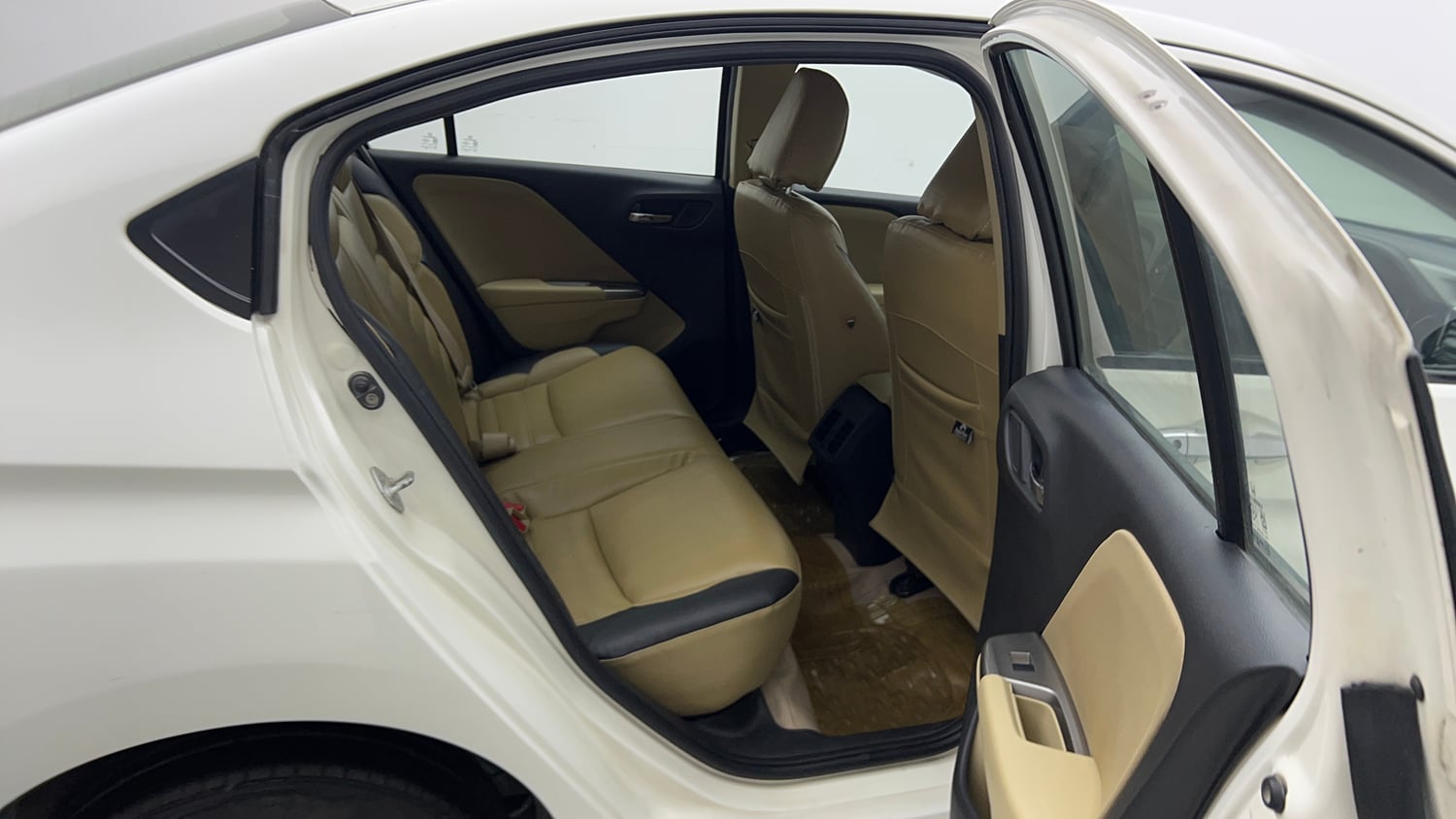 Used 2017 Honda City V Petrol Manual interior RIGHT SIDE REAR DOOR CABIN VIEW