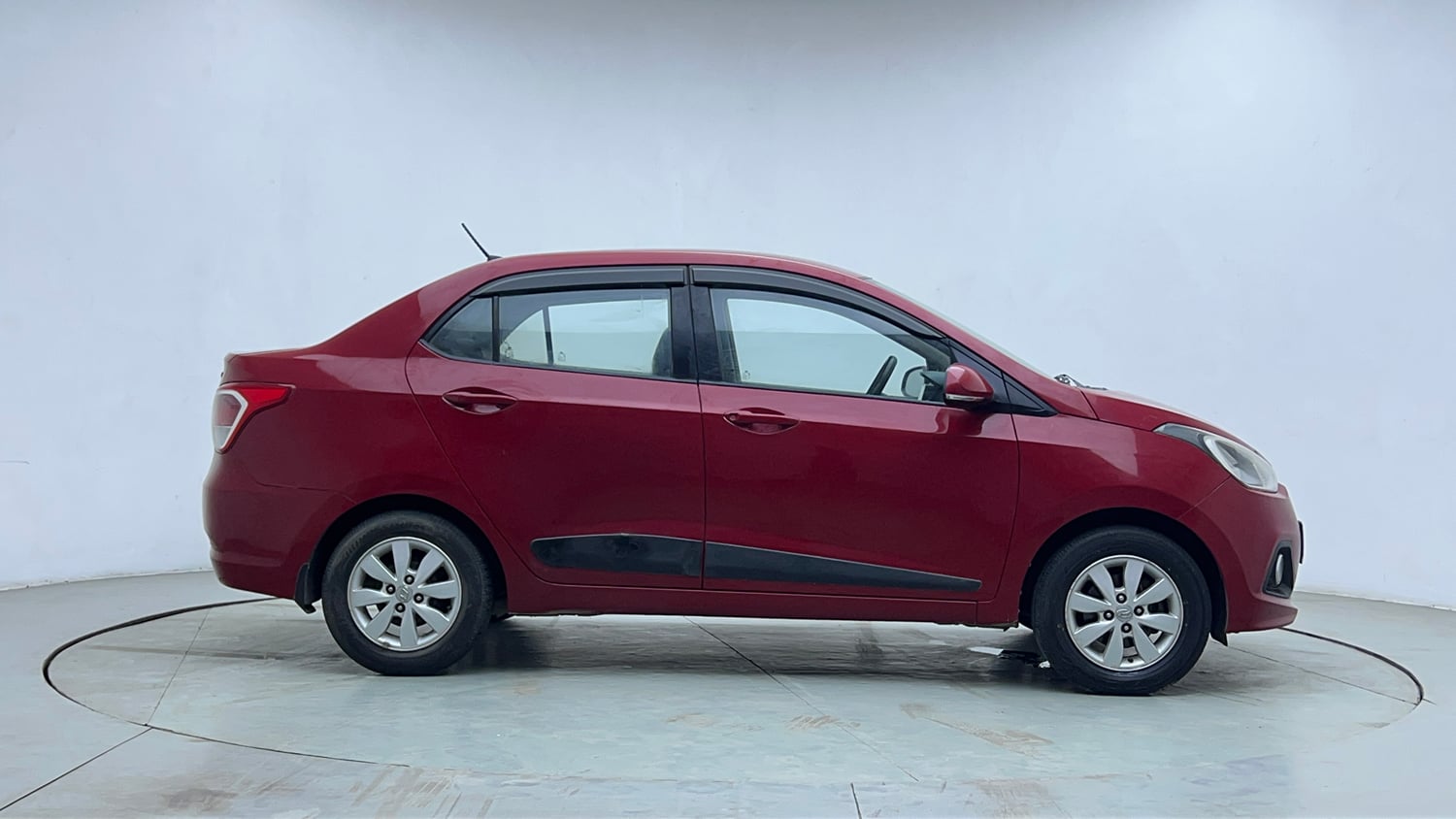 Used 2015 Hyundai Xcent SX 1.2 Petrol Manual exterior RIGHT SIDE VIEW