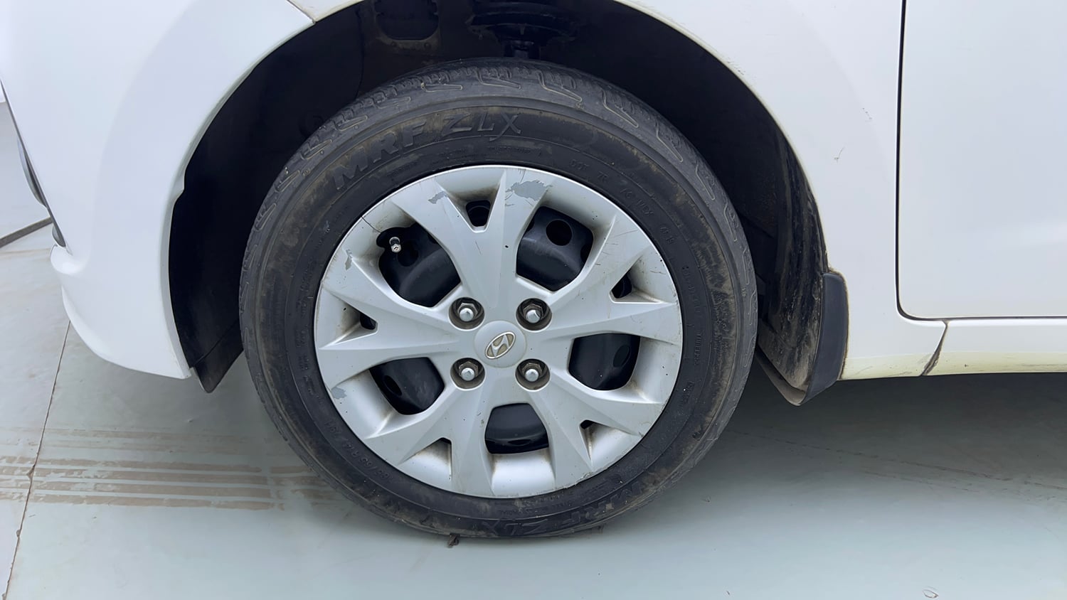 Used 2013 Hyundai Grand i10 Magna 1.2 Kappa VTVT Petrol Manual tyres LEFT FRONT TYRE RIM VIEW