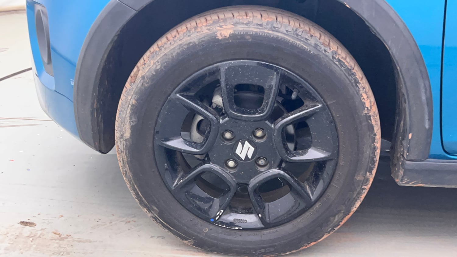 Used 2023 Maruti Suzuki Ignis Zeta 1.2 MT Petrol Manual tyres LEFT FRONT TYRE RIM VIEW