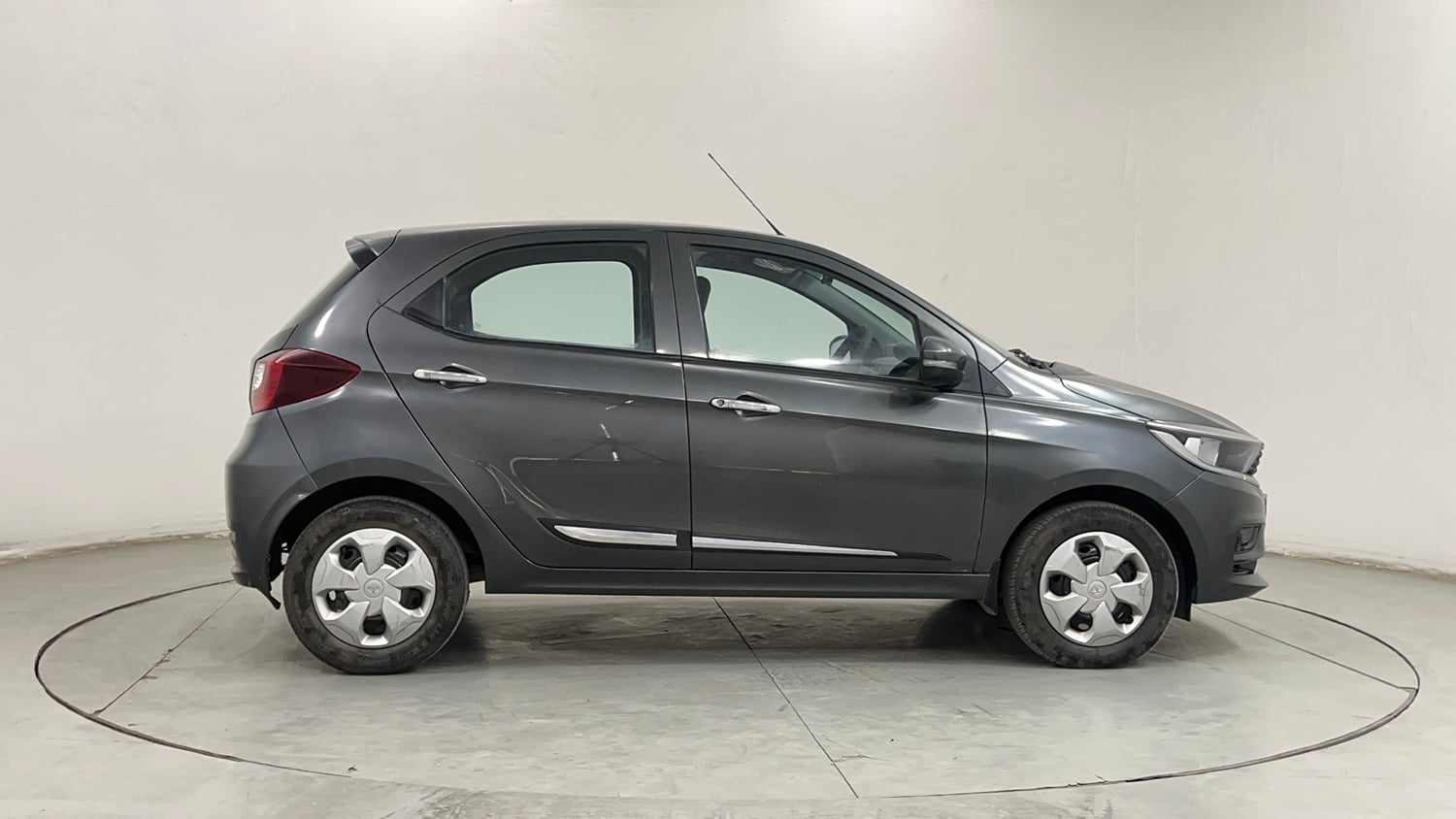 Used 2021 Tata Tiago XT Petrol Manual exterior RIGHT SIDE VIEW