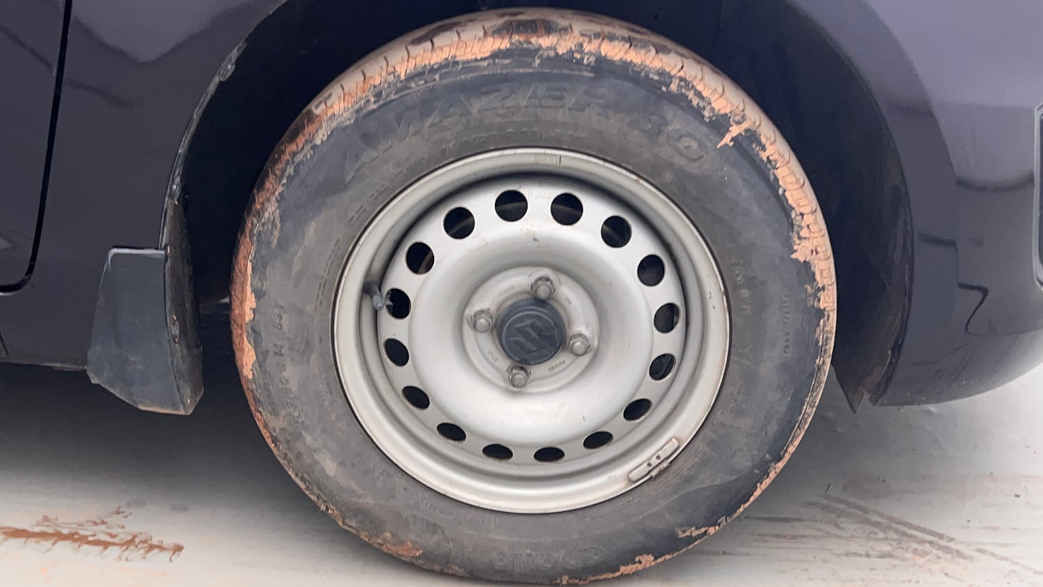 Used 2015 Maruti Suzuki Swift LXi Petrol Manual tyres RIGHT FRONT TYRE RIM VIEW