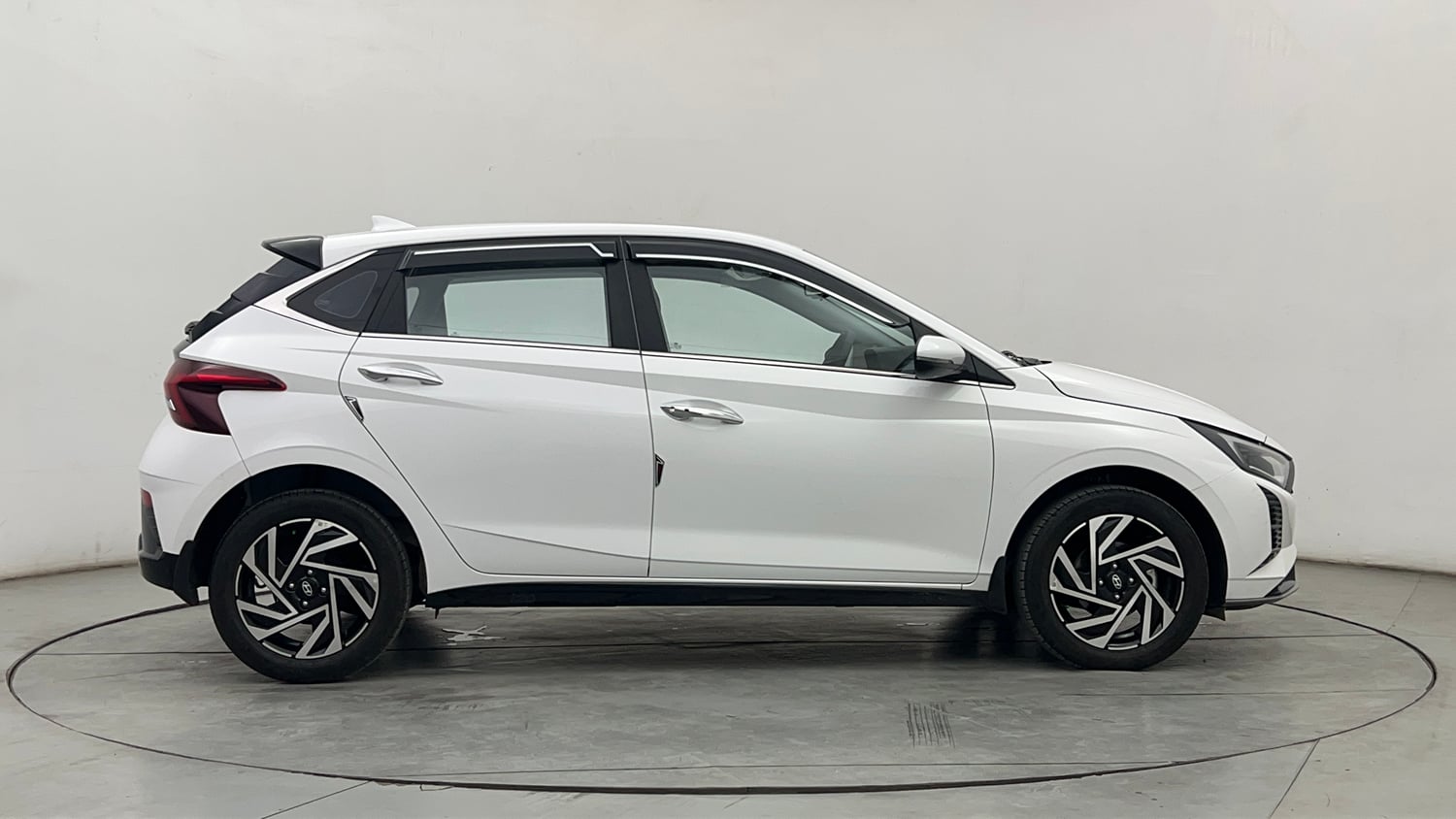 Used 2025 Hyundai New i20 Asta (O) 1.2 MT Petrol Manual exterior RIGHT SIDE VIEW
