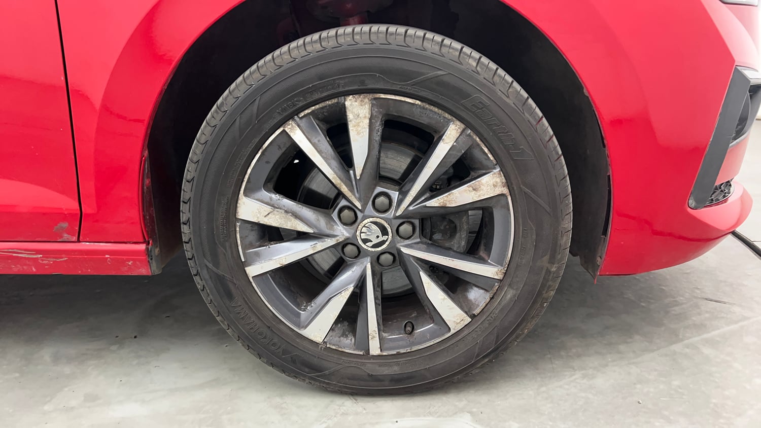 Used 2022 Skoda Slavia Style 1.0L TSI AT Petrol Automatic tyres RIGHT FRONT TYRE RIM VIEW