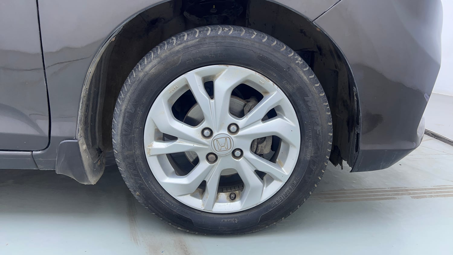 Used 2019 Honda Amaze 1.2 V CVT Petrol Petrol Automatic tyres RIGHT FRONT TYRE RIM VIEW