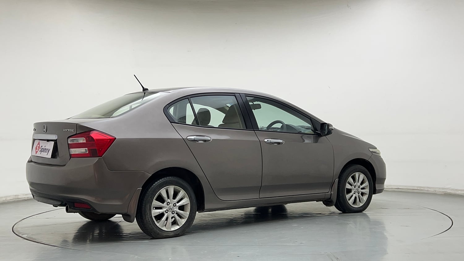 Used 2013 Honda City V MT AVN Petrol Manual exterior RIGHT REAR CORNER VIEW