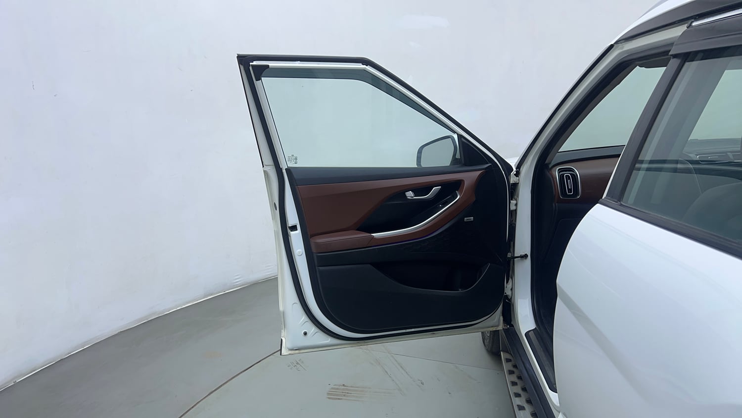 Used 2022 Hyundai Alcazar Signature (O) 6 STR 1.5 Diesel AT Diesel Automatic interior LEFT FRONT DOOR OPEN VIEW