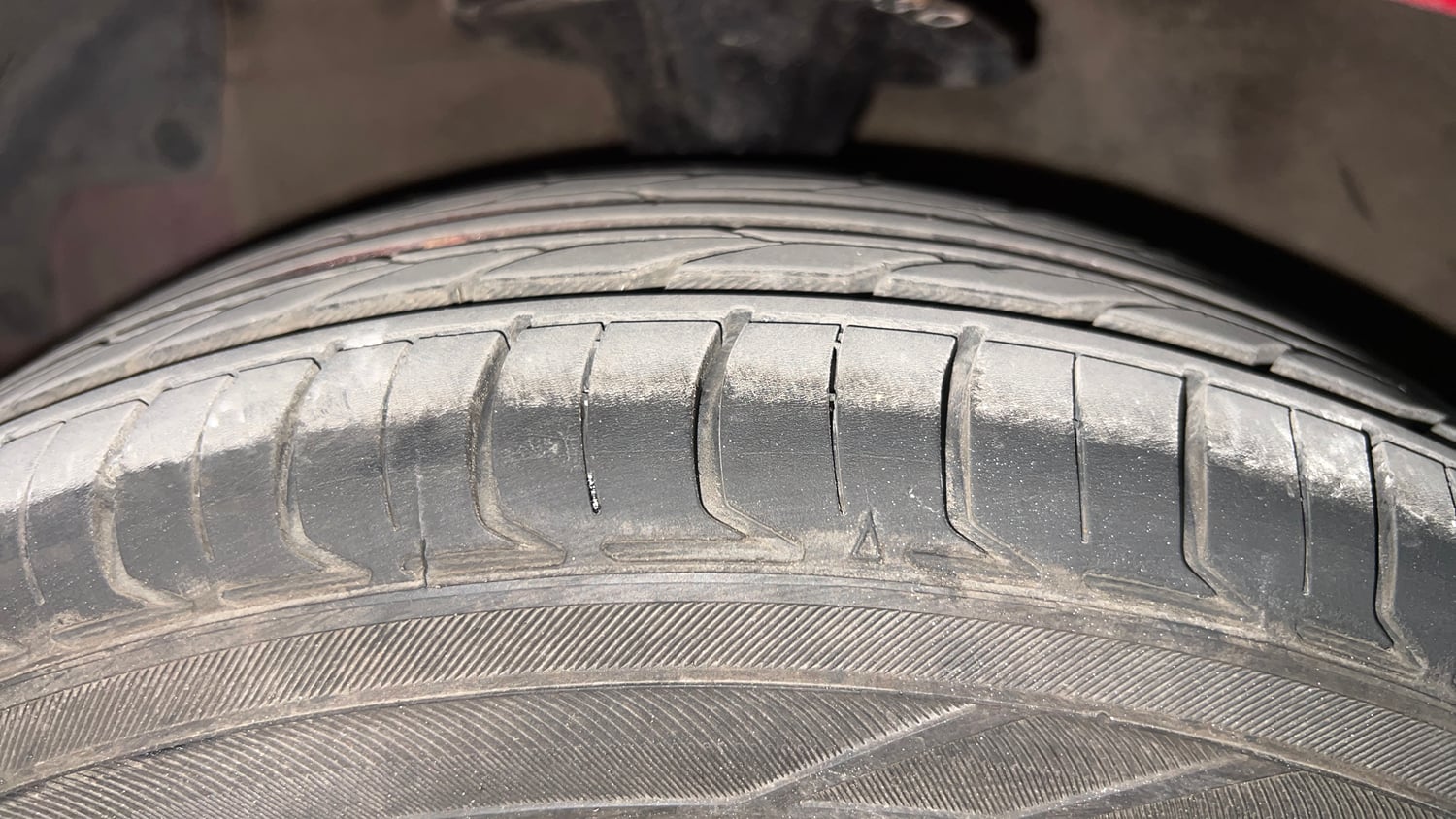 Used 2015 Hyundai Eon Magna Petrol Manual tyres LEFT FRONT TYRE TREAD VIEW