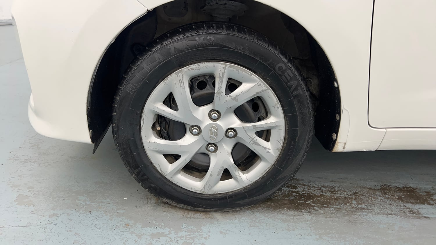 Used 2018 Hyundai Grand i10 Sportz 1.2 Kappa VTVT Petrol Manual tyres LEFT FRONT TYRE RIM VIEW