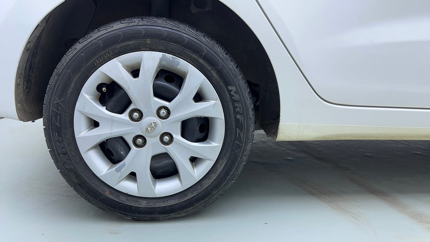 Used 2013 Hyundai Grand i10 Magna 1.2 Kappa VTVT Petrol Manual tyres RIGHT REAR TYRE RIM VIEW