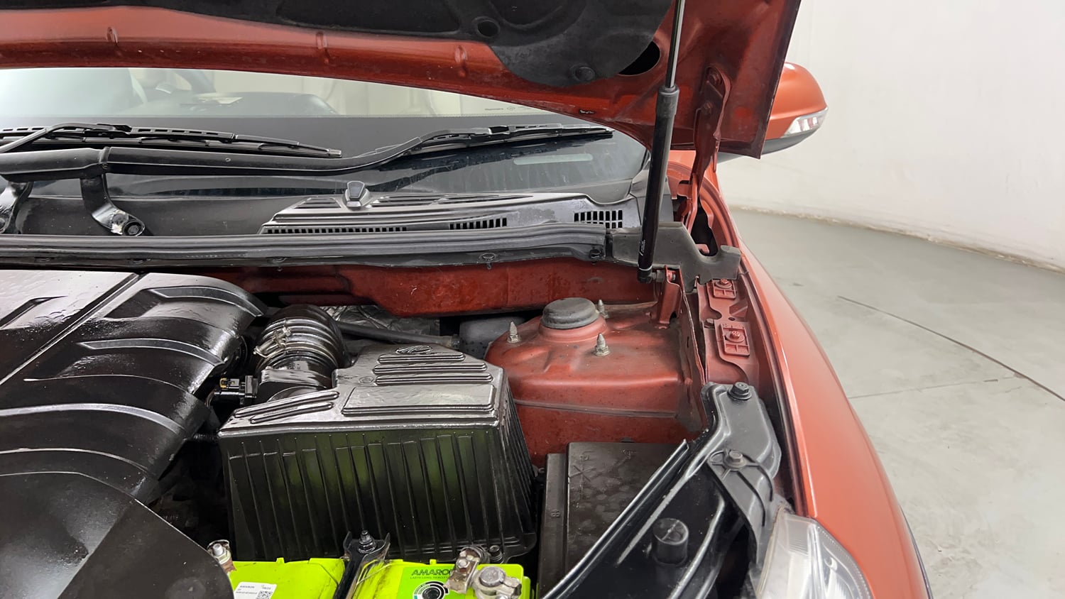 Used 2016 Mahindra XUV500 W10 AT Diesel Automatic engine ENGINE LEFT SIDE HINGE & APRON VIEW