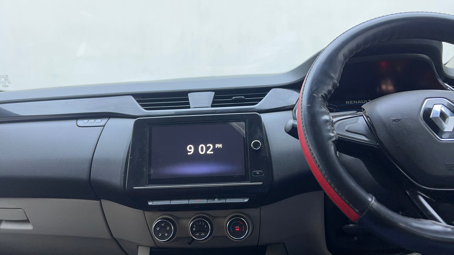 Used 2020 Renault Triber RXT Petrol Manual interior MUSIC SYSTEM & AC CONTROL VIEW