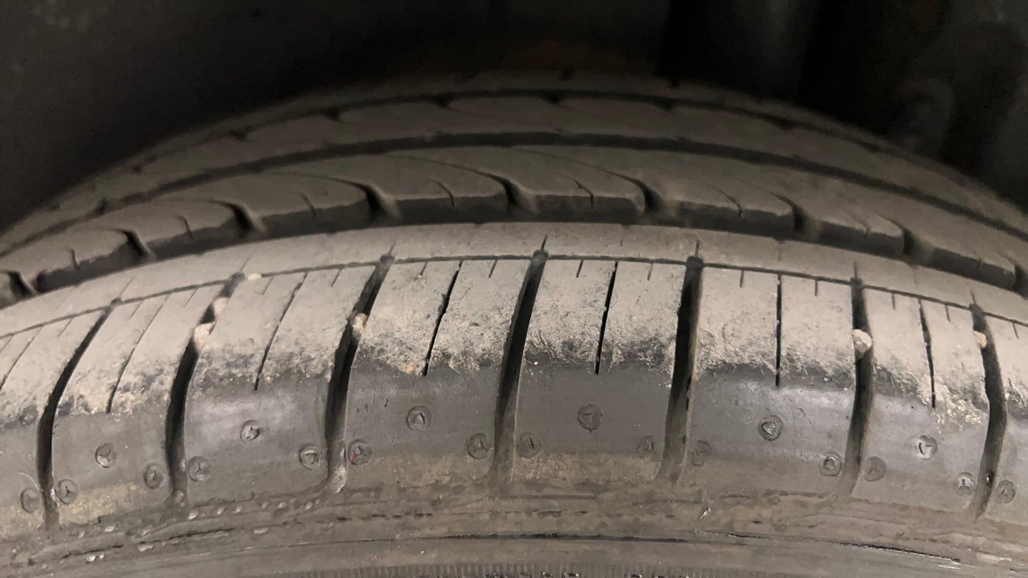 Used 2013 Maruti Suzuki Ertiga Vxi Petrol Manual tyres LEFT REAR TYRE TREAD VIEW