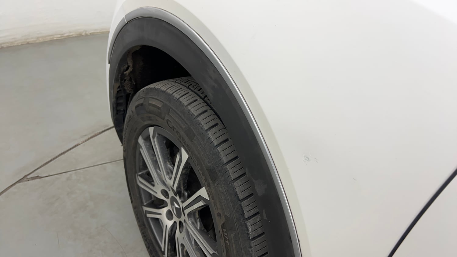 Used 2022 Mahindra XUV700 AX 7 Petrol AT 7 STR Petrol Automatic dents MINOR SCRATCH
