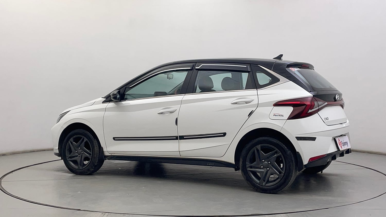 Used 2023 Hyundai i20 Sportz 1.2 MT Dual Tone Petrol Manual exterior LEFT REAR CORNER VIEW
