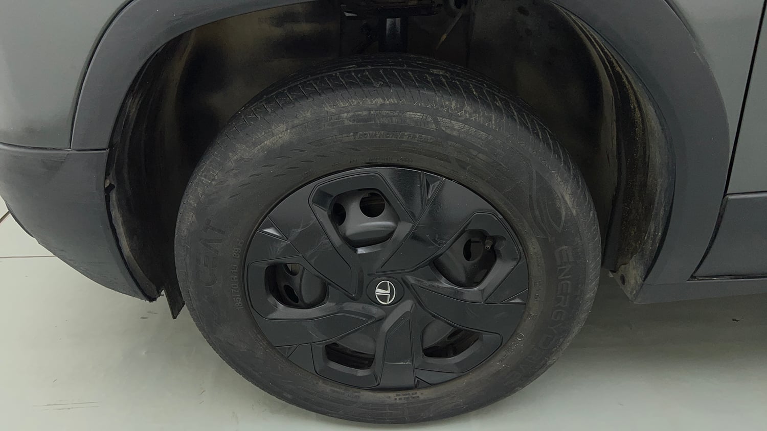 Used 2023 Tata Punch Adventure Rhythm iCNG Cng Manual tyres LEFT FRONT TYRE RIM VIEW