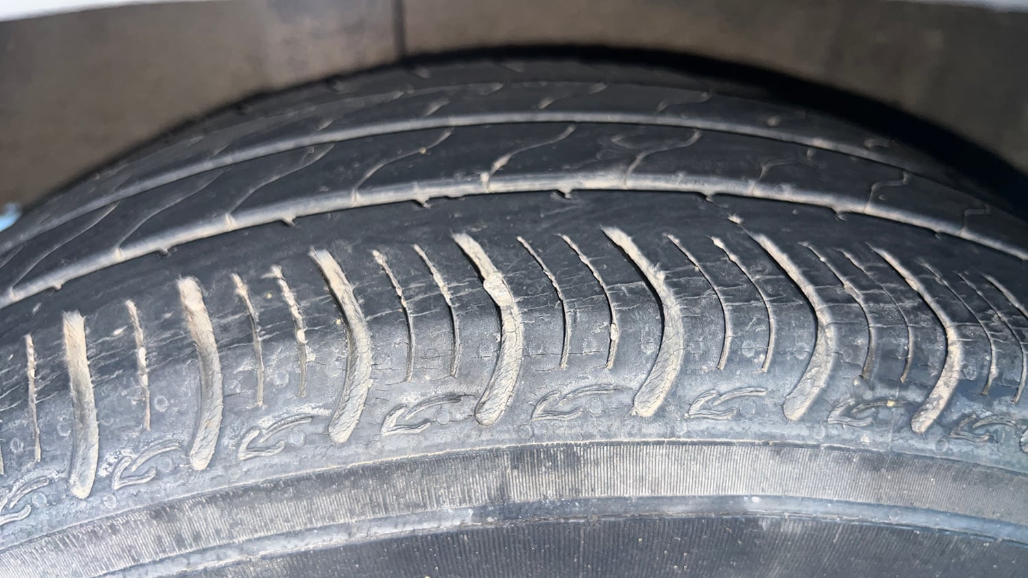 Used 2019 Honda Amaze 1.2 V CVT Petrol Petrol Automatic tyres RIGHT REAR TYRE TREAD VIEW