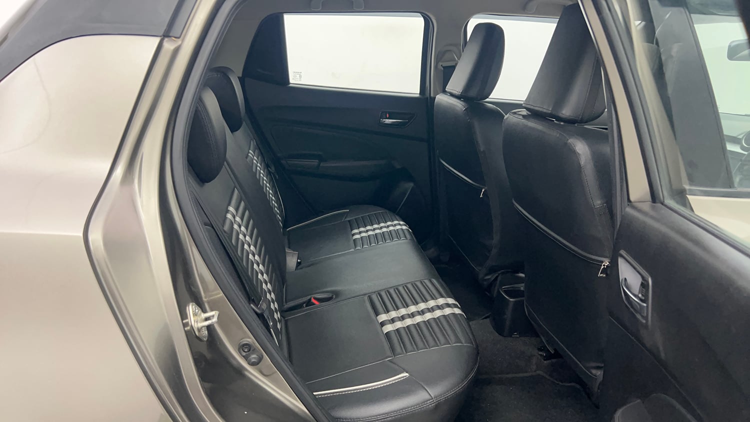 Used 2022 Maruti Suzuki Swift ZXi Petrol Manual interior RIGHT SIDE REAR DOOR CABIN VIEW