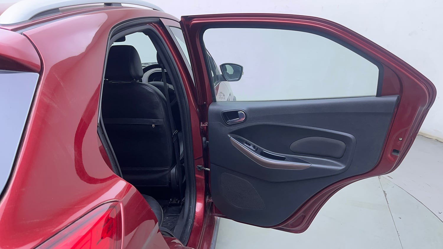 Used 2019 Ford Freestyle Titanium 1.2 Ti-VCT Petrol Manual interior RIGHT REAR DOOR OPEN VIEW