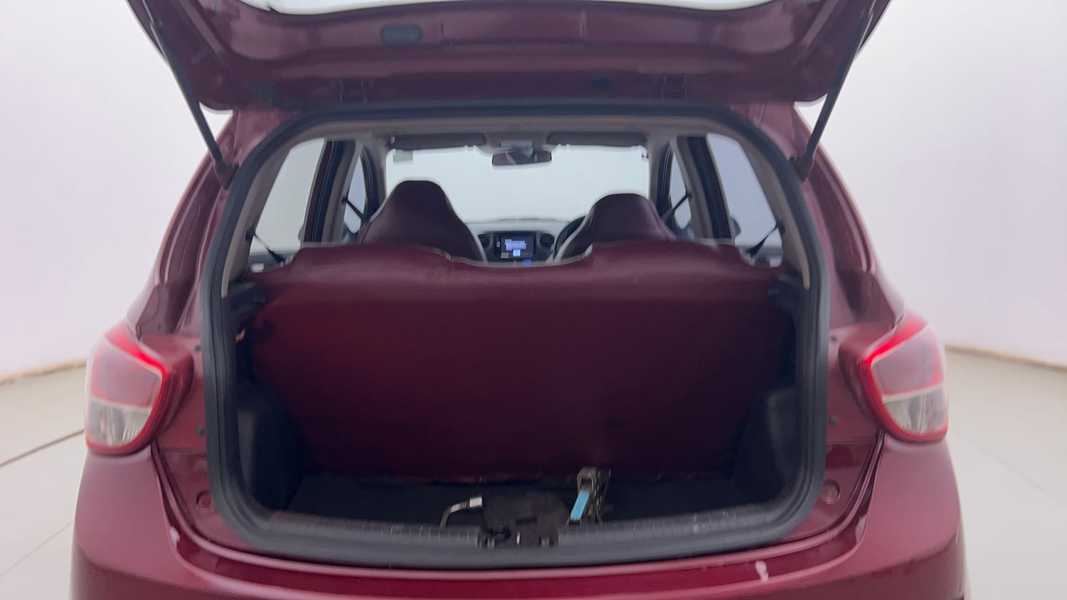 Used 2015 Hyundai Grand i10 Magna 1.2 Kappa VTVT Petrol Manual interior DICKY INSIDE VIEW