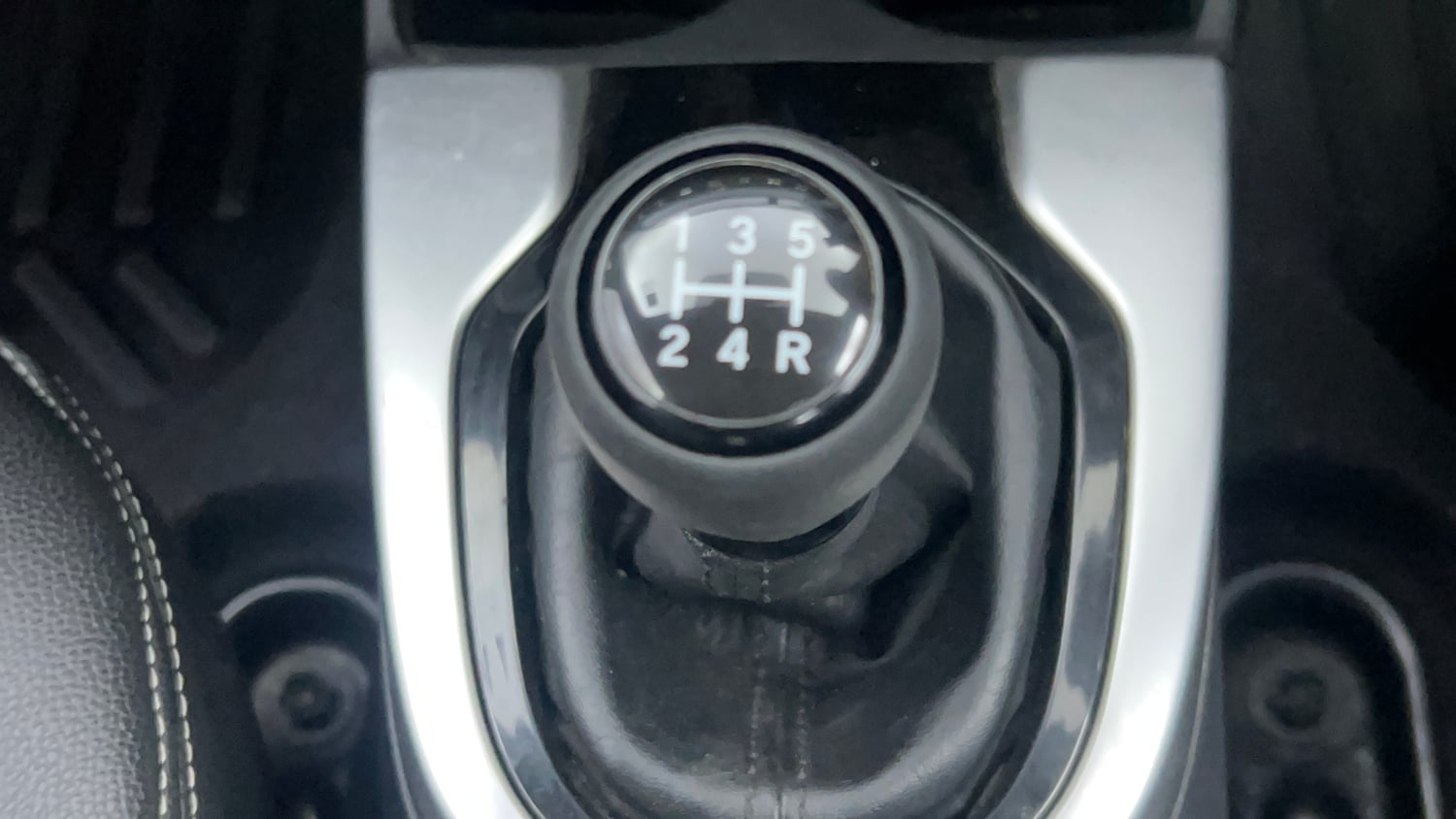 Used 2019 Honda WR-V VX MT Petrol Petrol Manual interior GEAR  KNOB VIEW
