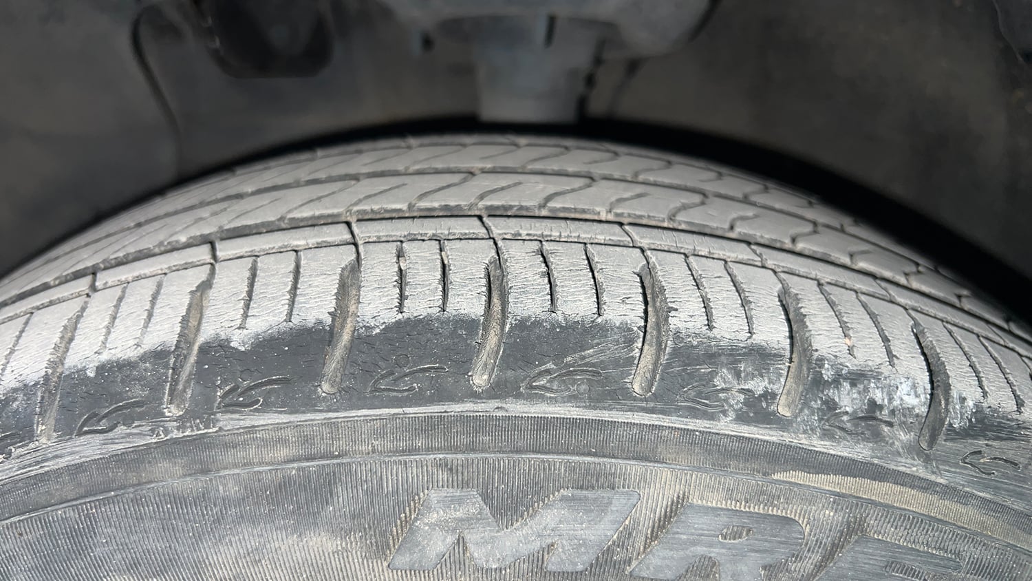 Used 2022 Hyundai Grand i10 Nios Asta AMT 1.2 Kappa VTVT Petrol Automatic tyres LEFT FRONT TYRE TREAD VIEW