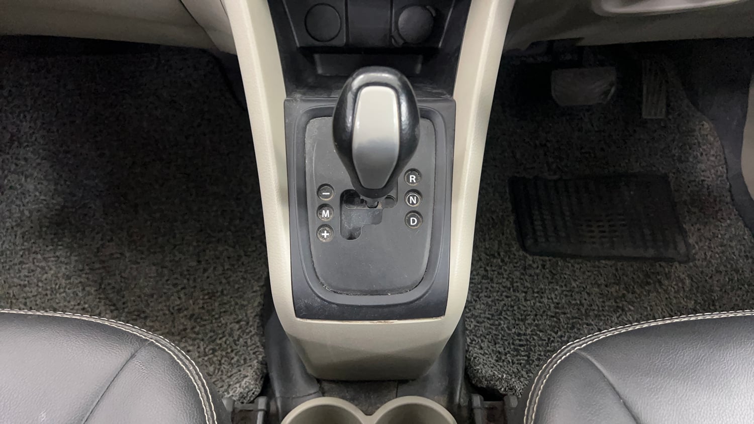 Used 2015 Maruti Suzuki Celerio VXi AMT Petrol Automatic interior GEAR  KNOB VIEW