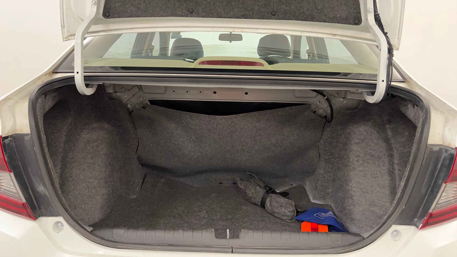 Used 2022 Honda Amaze S CVT 1.2 Petrol Petrol Automatic interior DICKY INSIDE VIEW