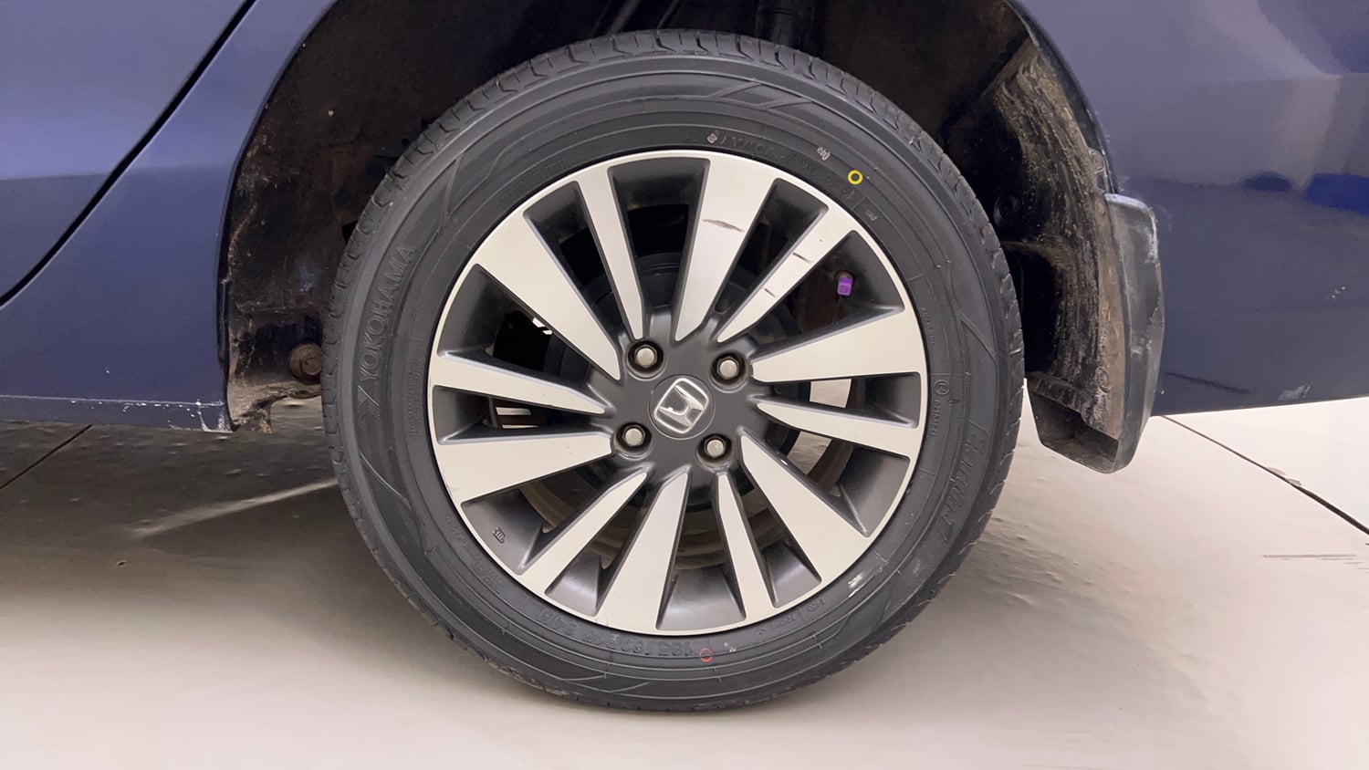 Used 2023 Honda City V Petrol MT Petrol Manual tyres LEFT REAR TYRE RIM VIEW