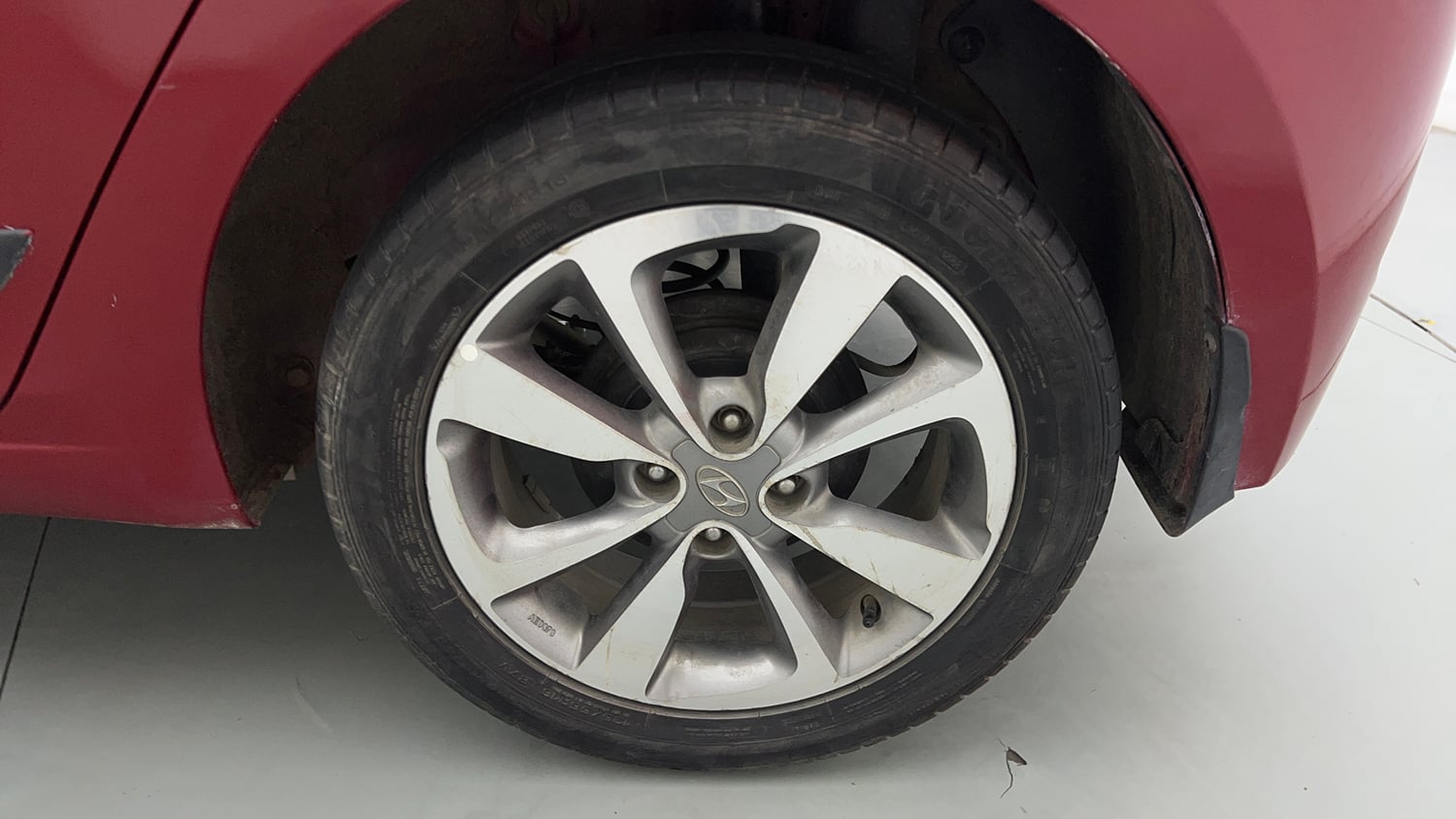 Used 2015 Hyundai Elite i20 Asta 1.2 Petrol Manual tyres LEFT REAR TYRE RIM VIEW