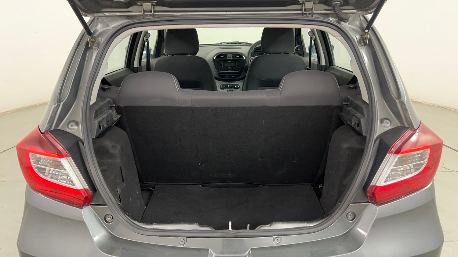 Used 2021 Tata Tiago XT Petrol Manual interior DICKY INSIDE VIEW