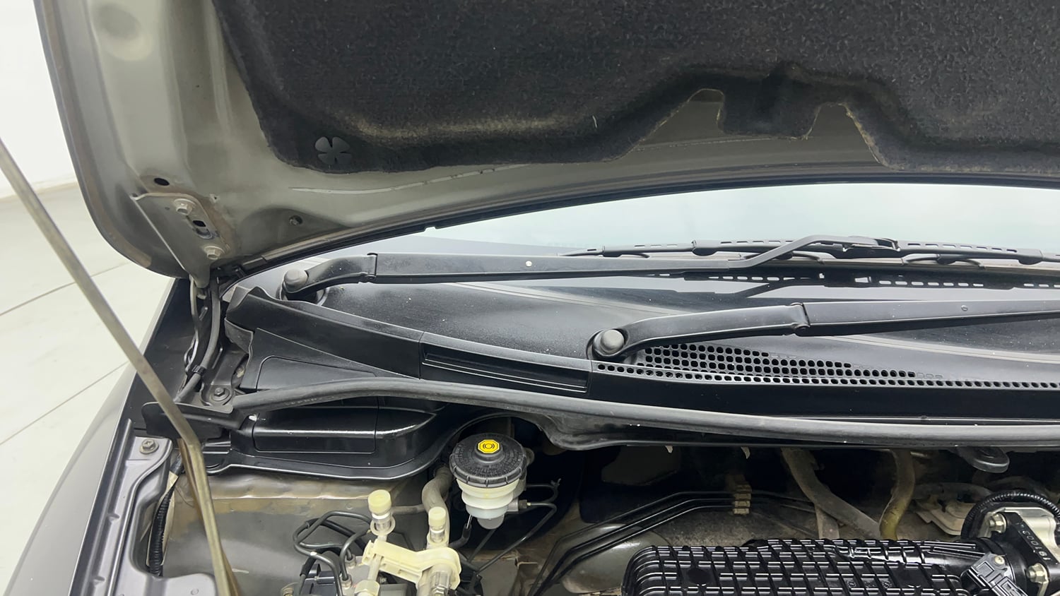 Used 2019 Honda Jazz VX CVT Petrol Petrol Automatic engine ENGINE RIGHT SIDE HINGE & APRON VIEW