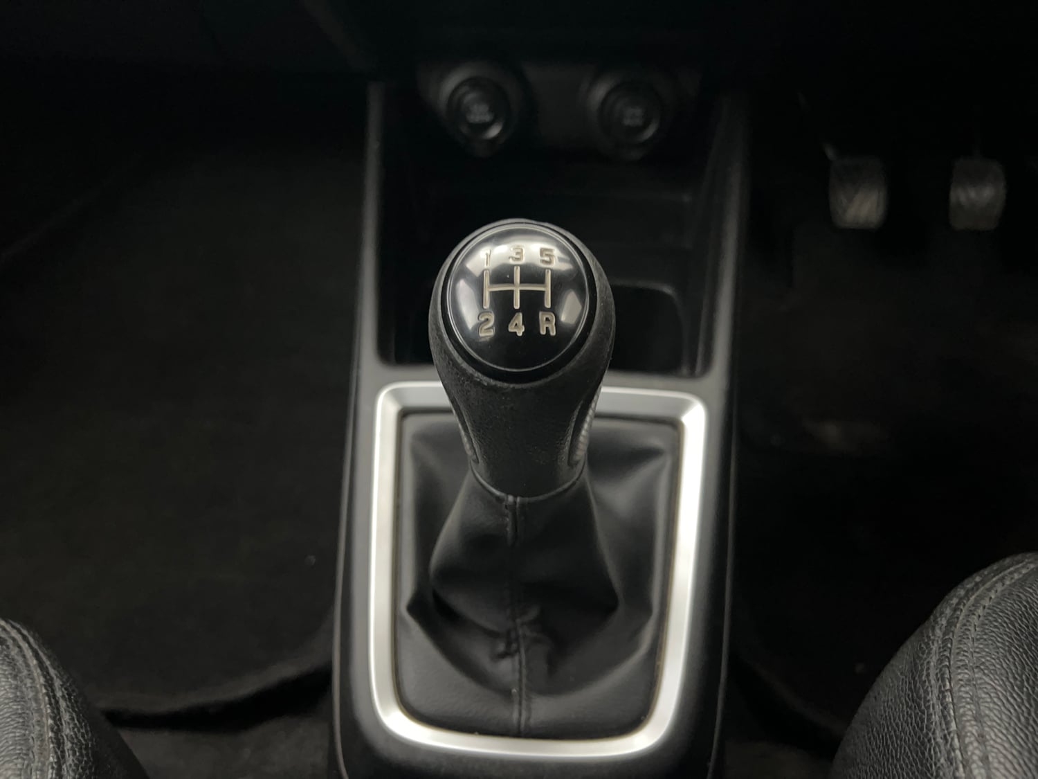 Used 2022 Maruti Suzuki Swift ZXi Petrol Manual interior GEAR  KNOB VIEW