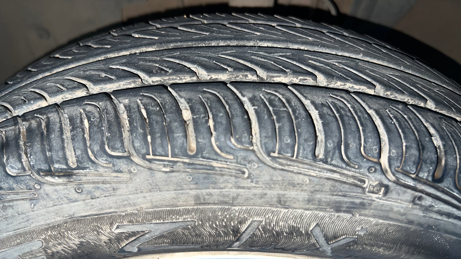 Used 2020 Renault Triber RXT Petrol Manual tyres LEFT FRONT TYRE TREAD VIEW
